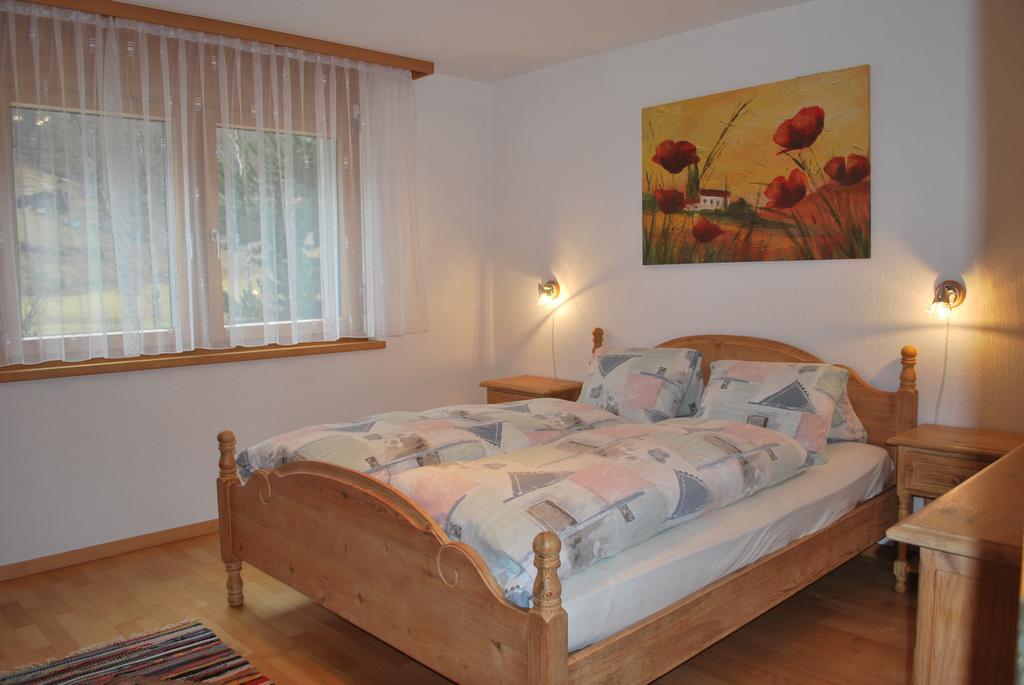 Aquarell Ferienwohnungen Saas-Grund Zimmer foto