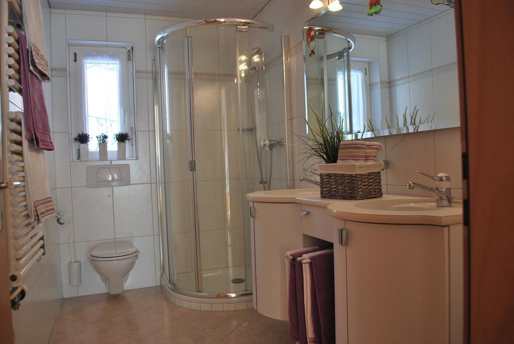 Aquarell Ferienwohnungen Saas-Grund Zimmer foto