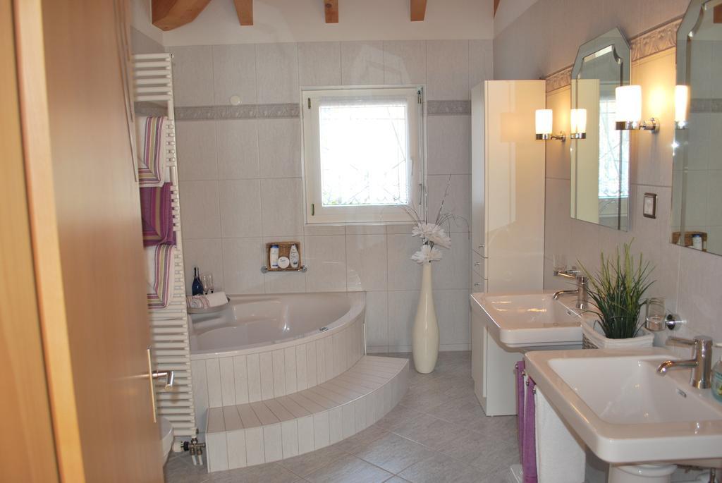 Aquarell Ferienwohnungen Saas-Grund Zimmer foto
