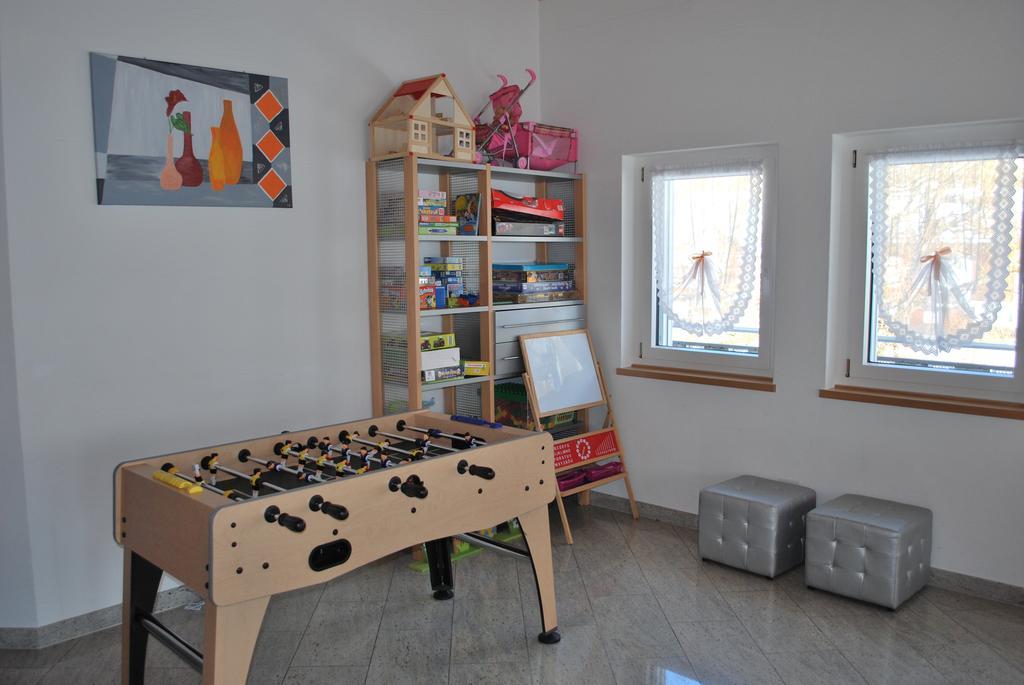 Aquarell Ferienwohnungen Saas-Grund Zimmer foto