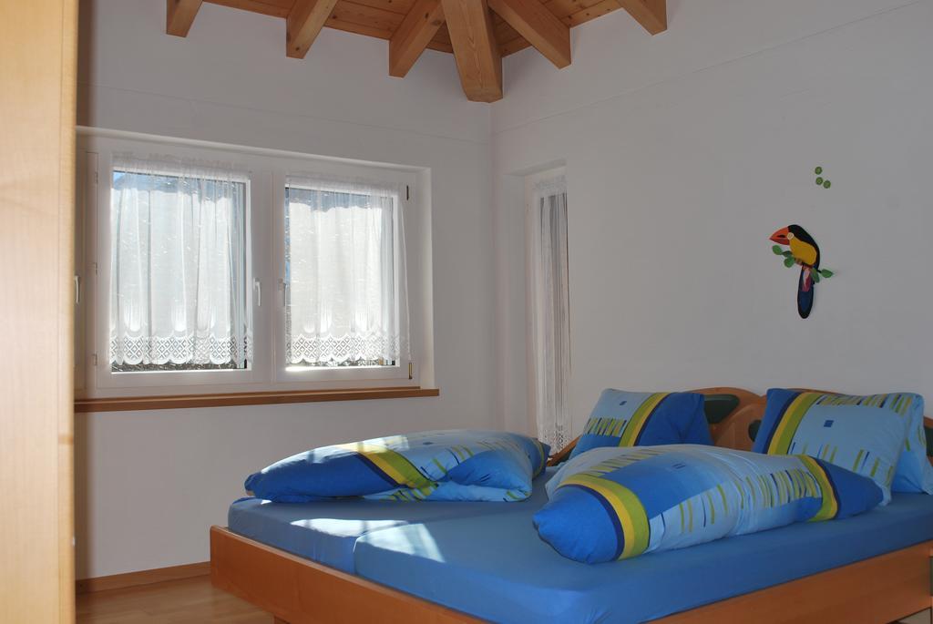 Aquarell Ferienwohnungen Saas-Grund Zimmer foto