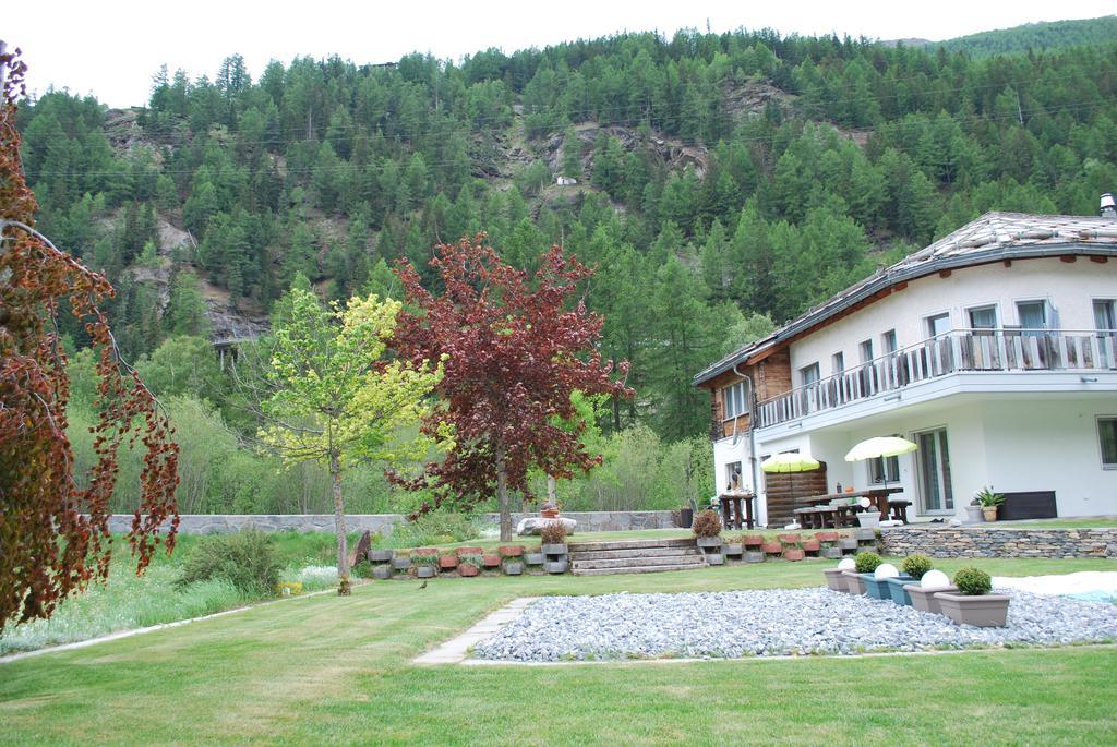 Aquarell Ferienwohnungen Saas-Grund Exterior foto