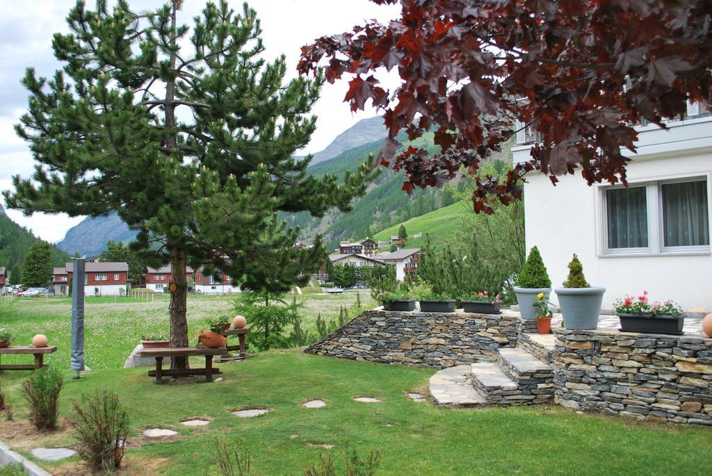 Aquarell Ferienwohnungen Saas-Grund Exterior foto